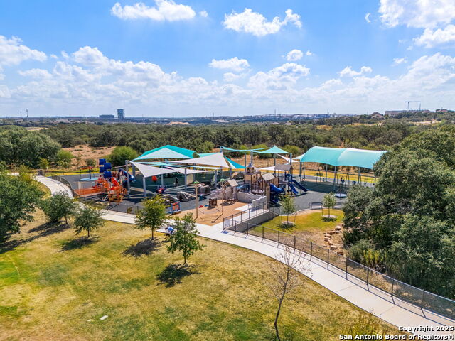 Listing photo id 38 for 18039 Summer Knoll