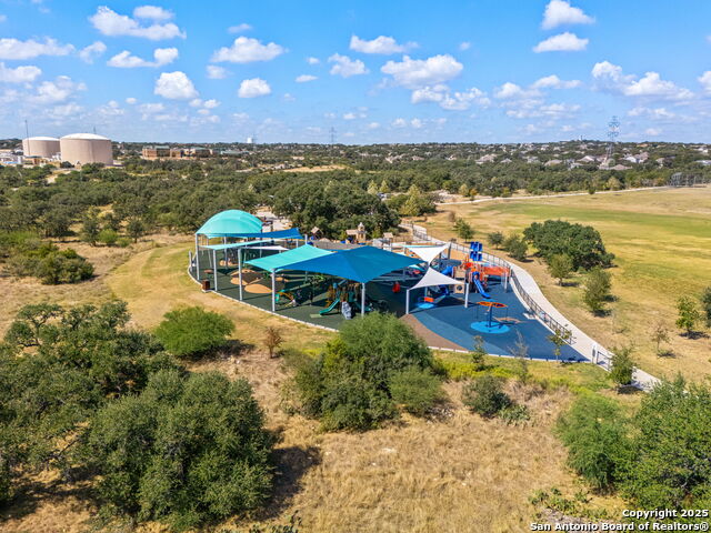 Listing photo id 39 for 18039 Summer Knoll