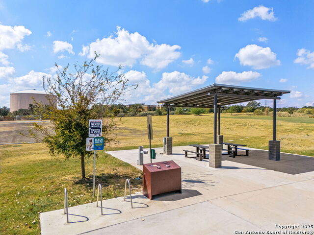 Listing photo id 40 for 18039 Summer Knoll