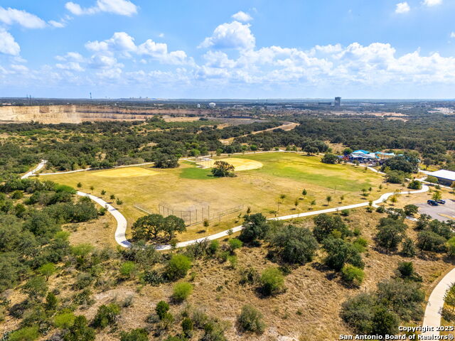 Listing photo id 43 for 18039 Summer Knoll