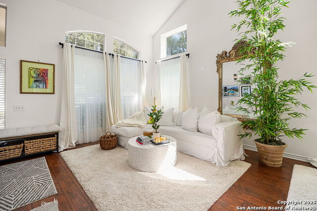 Listing photo id 3 for 18039 Summer Knoll