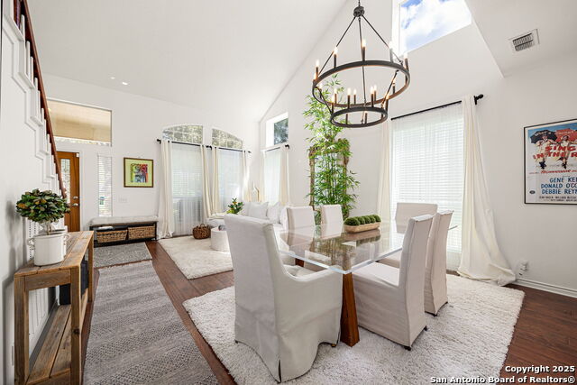 Listing photo id 5 for 18039 Summer Knoll