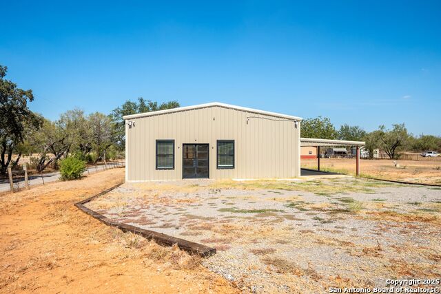 Listing photo id 13 for 13747 Us Highway 87