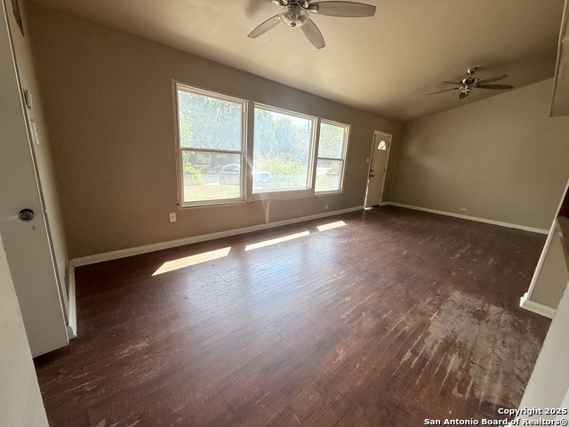 Image 11 of 14 For 607 Blakeley Dr