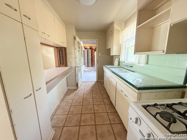 Image 12 of 14 For 607 Blakeley Dr