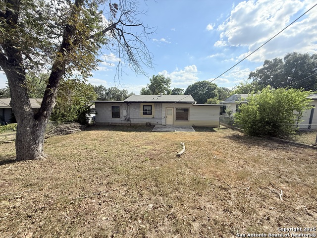 Image 4 of 14 For 607 Blakeley Dr