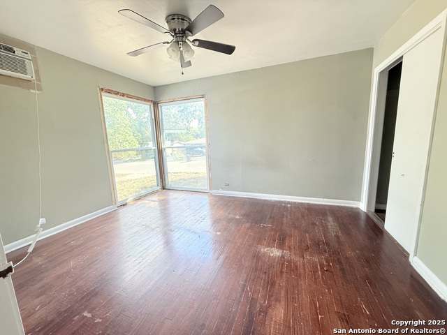 Image 7 of 14 For 607 Blakeley Dr