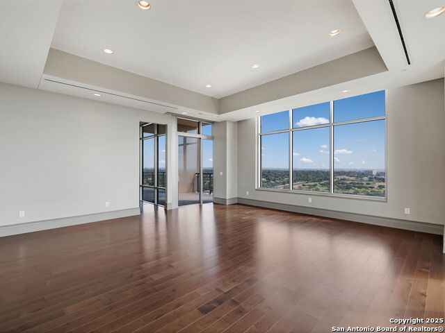 Listing photo id 12 for 4242 Broadway Apt 2002
