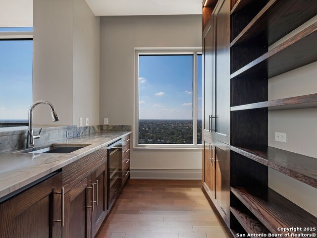 Listing photo id 14 for 4242 Broadway Apt 2002