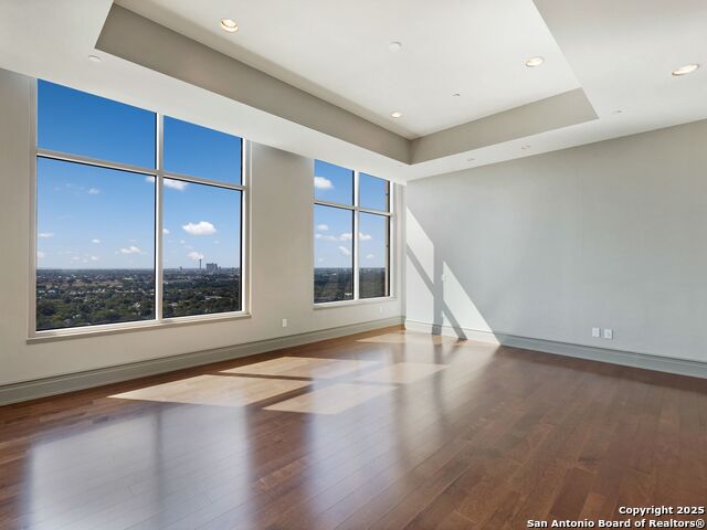 Listing photo id 17 for 4242 Broadway Apt 2002