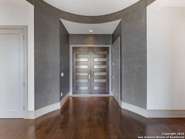 Listing photo id 0 for 4242 Broadway Apt 2002