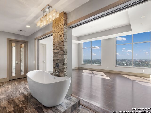 Listing photo id 22 for 4242 Broadway Apt 2002