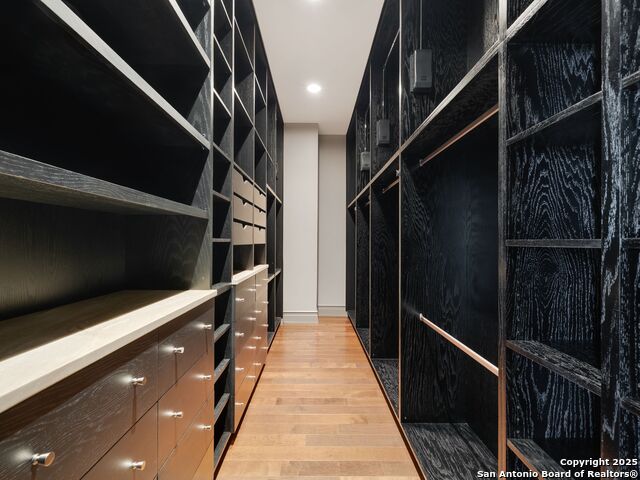 Listing photo id 23 for 4242 Broadway Apt 2002