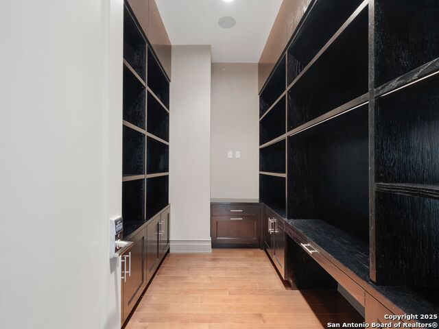 Listing photo id 24 for 4242 Broadway Apt 2002