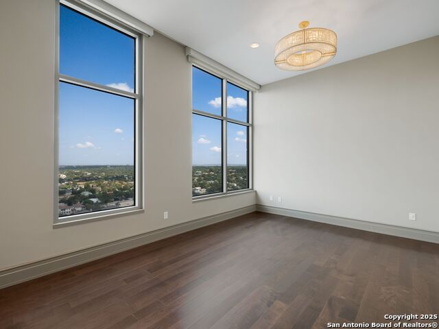 Listing photo id 25 for 4242 Broadway Apt 2002