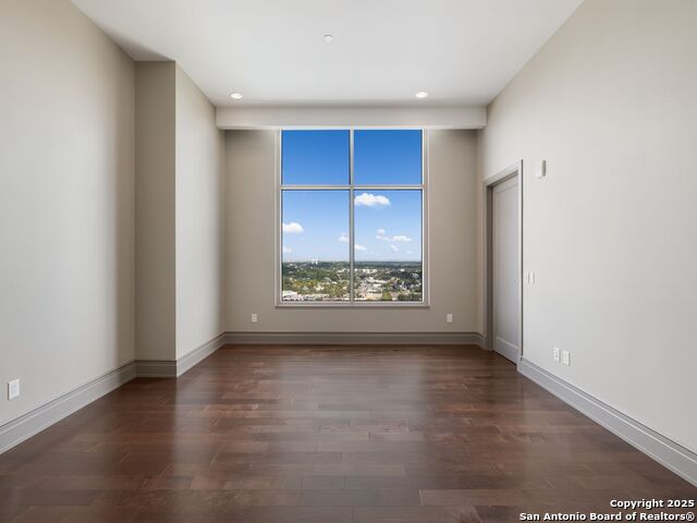 Listing photo id 28 for 4242 Broadway Apt 2002