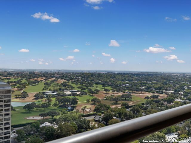 Listing photo id 30 for 4242 Broadway Apt 2002