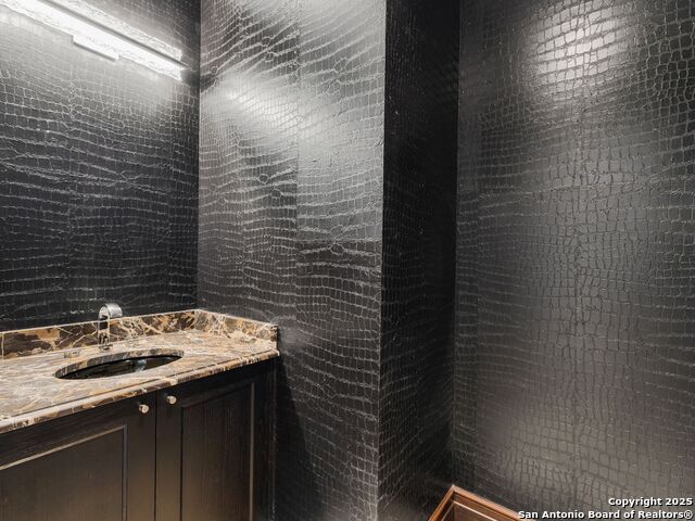 Listing photo id 31 for 4242 Broadway Apt 2002