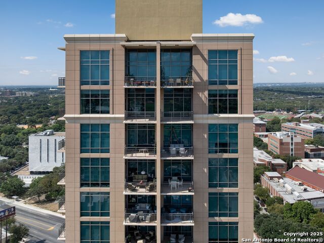Listing photo id 34 for 4242 Broadway Apt 2002