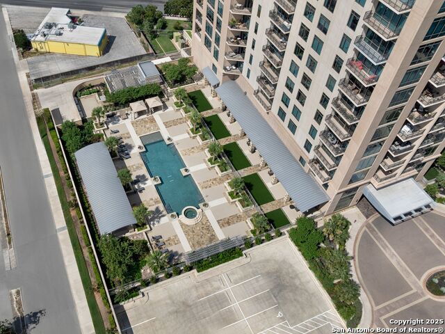 Listing photo id 35 for 4242 Broadway Apt 2002