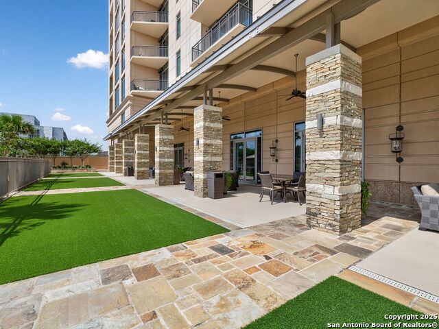 Listing photo id 38 for 4242 Broadway Apt 2002
