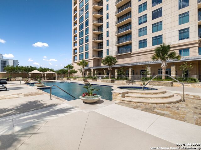 Listing photo id 40 for 4242 Broadway Apt 2002