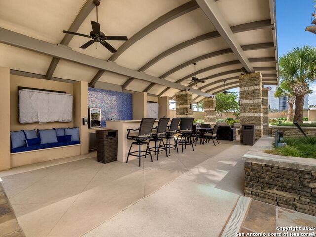 Listing photo id 41 for 4242 Broadway Apt 2002