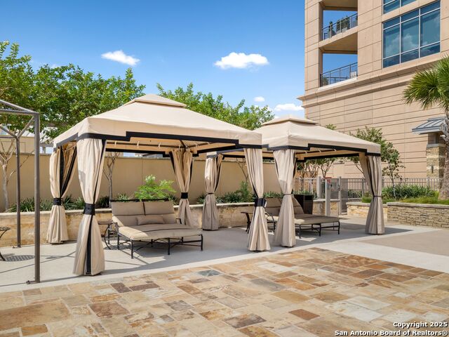 Listing photo id 42 for 4242 Broadway Apt 2002