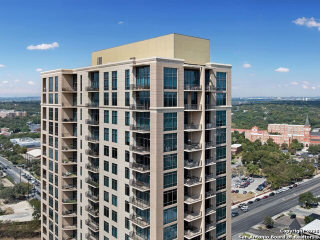 Listing photo id 44 for 4242 Broadway Apt 2002
