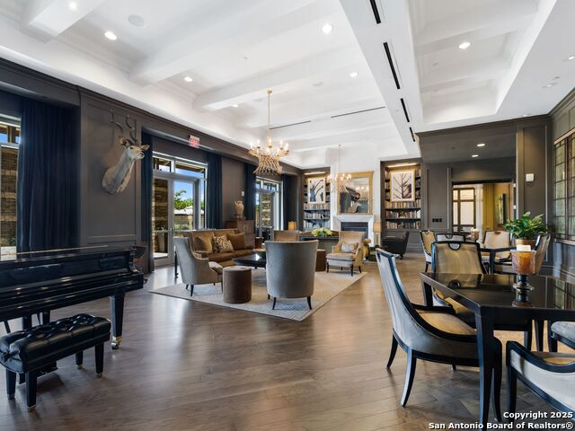 Listing photo id 36 for 4242 Broadway 2002