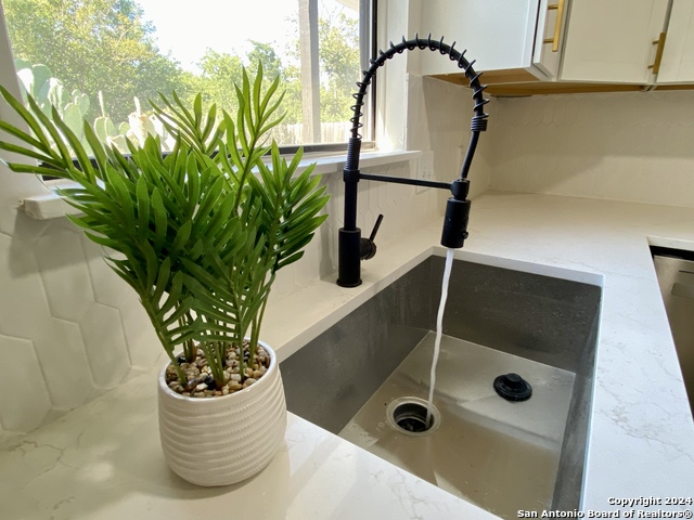 Image 5 of 18 For 4218 Modena Dr