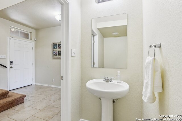 Listing photo id 16 for 8508 Samsel Falls