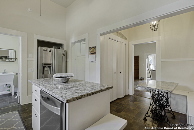 Image 11 of 35 For 406 Tilden