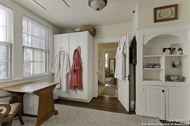 Image 16 of 35 For 406 Tilden