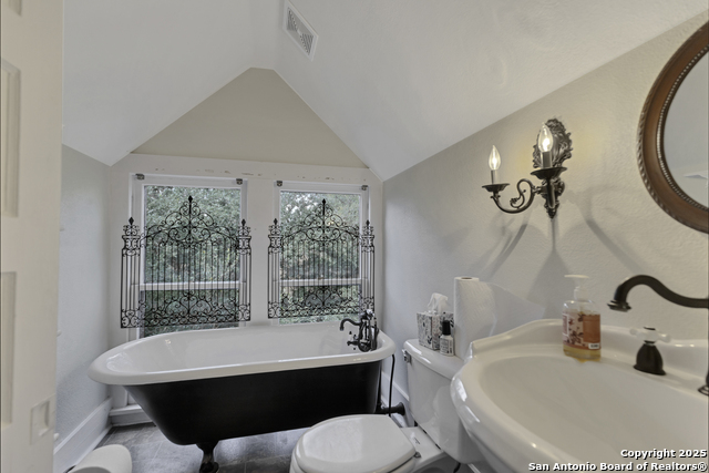 Image 25 of 35 For 406 Tilden