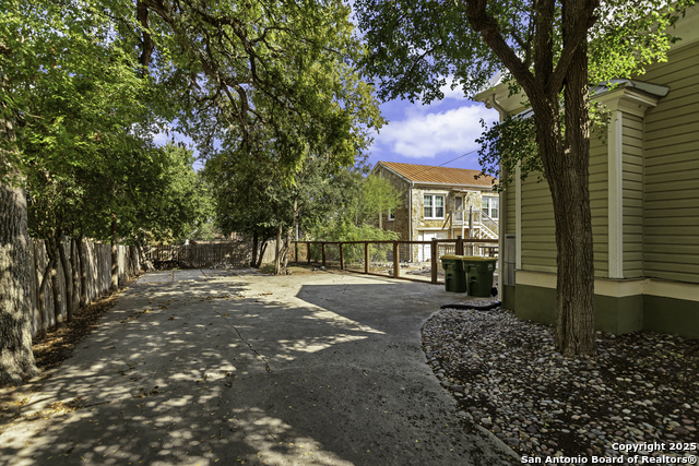 Image 3 of 35 For 406 Tilden