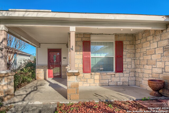 Image 2 of 26 For 332 Willow View