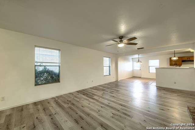 Image 6 of 26 For 332 Willow View