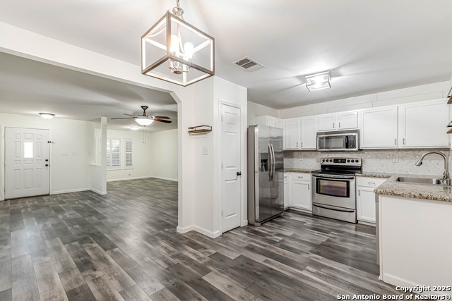 Image 8 of 27 For 21007 Liatris Lane