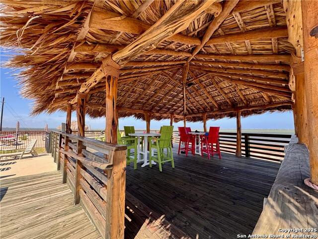 Listing photo id 14 for 101 Caribbean Dr Unit 6