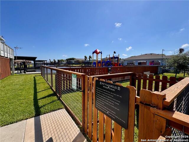 Listing photo id 17 for 101 Caribbean Dr Unit 6