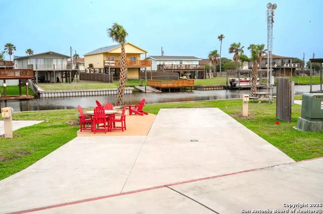 Listing photo id 0 for 101 Caribbean Dr Unit 6