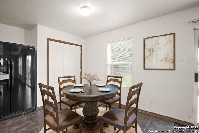 Listing photo id 9 for 668 Crossing Nw