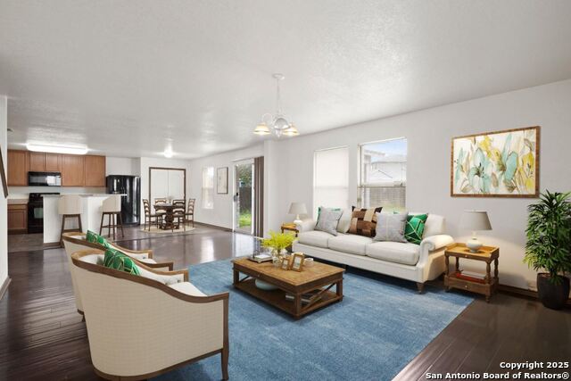 Listing photo id 10 for 668 Crossing Nw