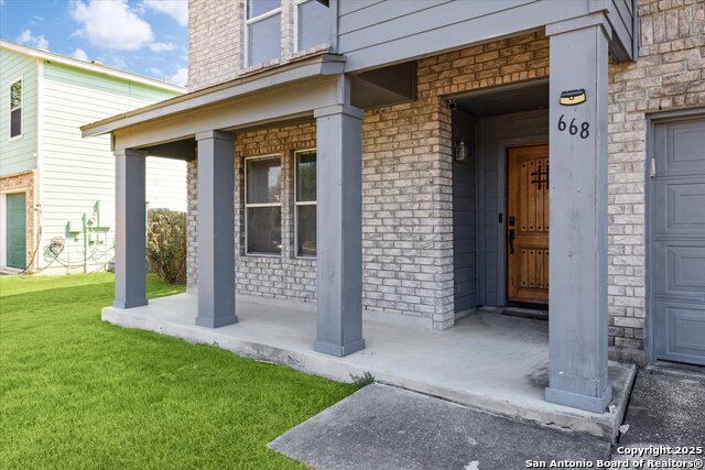 Listing photo id 0 for 668 Crossing Nw