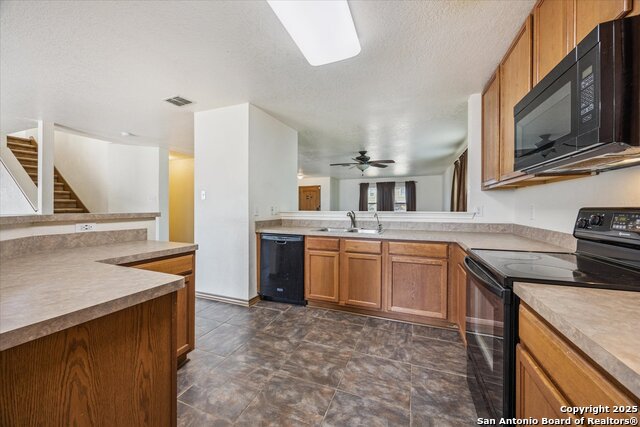 Listing photo id 3 for 668 Crossing Nw