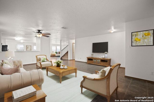 Listing photo id 7 for 668 Crossing Nw