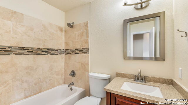 Image 14 of 24 For 5642 Lovett Oaks