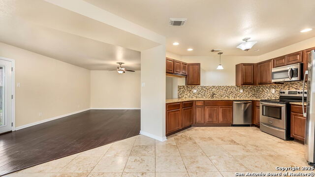 Image 8 of 24 For 5642 Lovett Oaks