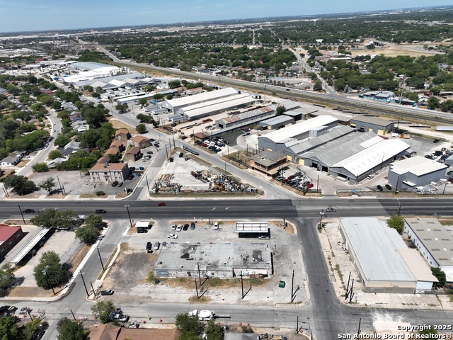 Listing photo id 9 for 3016 Zarzamora